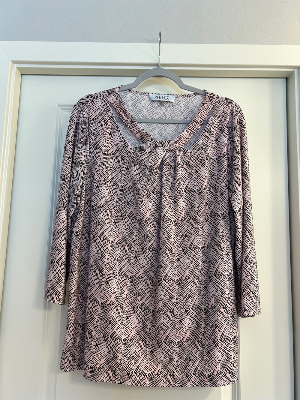 Kasper Pink & Black Patterned V-Neck Long Sleeve Top